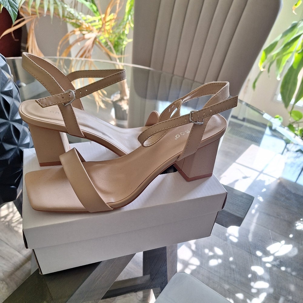 BAMBOO New Tan soft suede-like material block strap heels. Sz 11